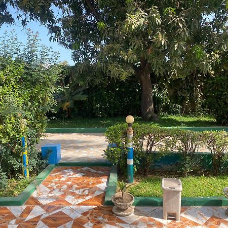 One World Village Guesthouse Bakau Kültér fotó